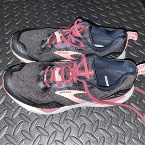 Brooks Cascadia Size 9.5